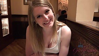 Summer Made It To Vegas And After Dinner She Bathes In Front Of You - Summer Carter