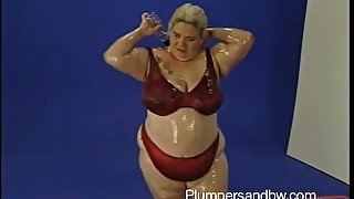 oiled chubby drilled lovely using big toy while she moans