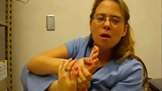 Nurse sucks toes on her break