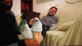 N.81 ADRIAN COSQUILLAS EN LOS PIES/ADRIAN TICKLING FEET