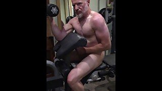 Arrogant little bodybuilder does dumb-bell curls, gets turned on by his muscles and shoots a load!