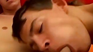 Seductive twink Colby Bonds cock sucked before nasty cumshot