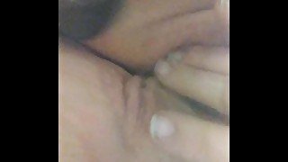 Quiinn makes her pretty pussy cum multiple times