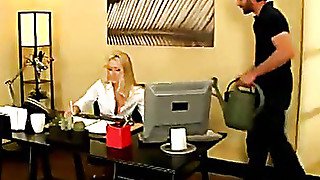 Naughty babe Carolyn Reese blows and drinks a fresh load of cum