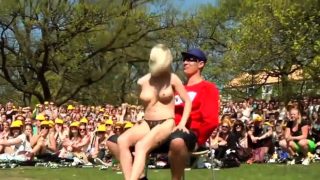 Fully Nude Lapdance in front of a Crowd