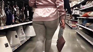 Latina booty in soft leggings