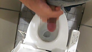 ショッピングモールのトイレでオナニー　masturbation