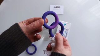 Unboxing Silicone color change Cockrings Set (Club-des-branleurs.fr)