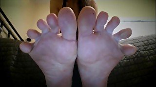 STUNNING STINKY SOLE POV TEASE