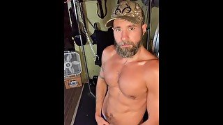 Buff bearded daddy shows off physique