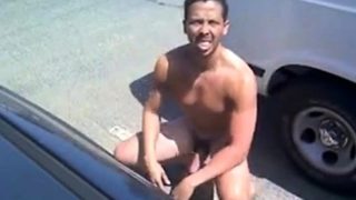 Pelado e pau duro na rua