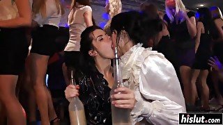 Amateurs whores at the club get pounded