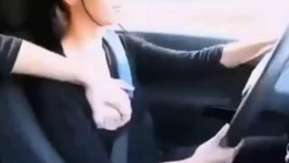 Female Uber Driver Gives Her Passenger A Handjob