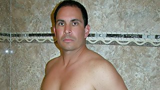 Mature Hunk Shows His Big Cock - BigMusclesBigCocks