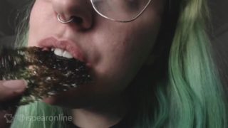 ASMR eating seaweed snacks