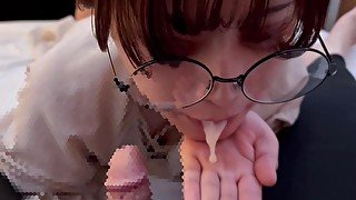 メガネ女子ががむしゃらにち〇ぽをしゃぶり尽くしちゃう♡ cum in mouth glasses