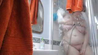 Aliceinkinkyland gets hot and wet in the shower