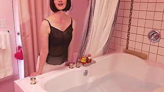 FFstockings - Have a wet dream with Julia and her squirting dildo