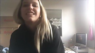 teen 18+ Dirty Talk bis zum Orgasmus