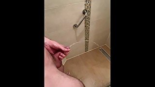 Quick piss in the shower pee