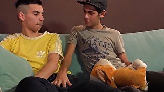 Latino twink jizz sprayed after blowing