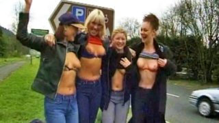 Daring flashing on the roadtrip before an orgy