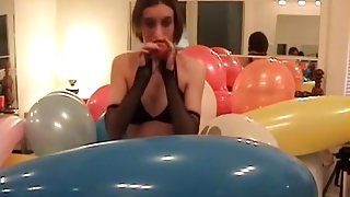 Nevah blows to pop balloons, some difficulty is had!