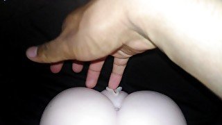 Masturbating Pussy. Masturbación femenina en solitario - muñeca sexual