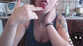 Teasing my mouth. Irisojostristes