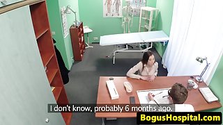 Amateur euro sprayed cumonpussy by doctor