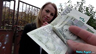 Insolent blonde enjoys the money for a nice fuck in the park