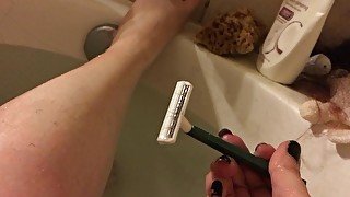 Italian Teen Babe Shaving my Very Hairy Legs in the Bath