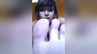 Ebony Teen Takes Off Her Nasty Smelly Shoes And Flaunts Glamour Feet