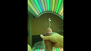 JERKING OFF AND CUMMING ON PUBLIC TANNING BED