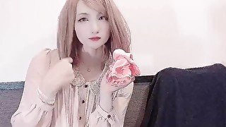 【女装】個室でオナニーする動画