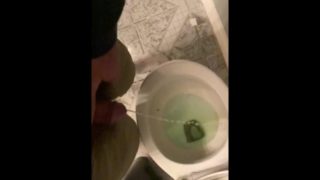 Slow motion pissing(using slow motion effect Iphone11)