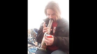 Bong toke quick and smoke & playtime with vibrator