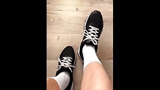 🙀🔥 I take off my sneakers 👟  Great long sweaty socks 🧦🙀🔥