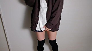 【女装】女の子になって手コキオナニー。最後は手に出しちゃいました。