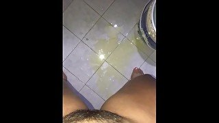 Girl 🤤torrent of urine on the shower floor💦