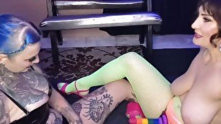 Tattooed MILF & PAWG Alien BDSM Teasing Alien COSPLAY starring Melody Mynx & Vibe Ryder