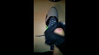 Cum in Nike Tavas