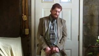 Str8 Israeli daddy jerk off in suit