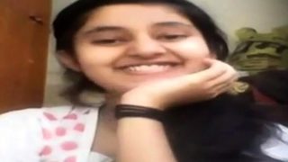 cute pakki girl showing her boobs