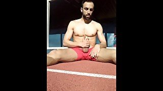 Me MASTURBO en la Pista de atletismo 🍆💧😏