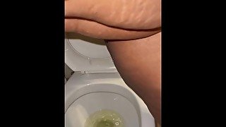 Watch this sexy BBW pee