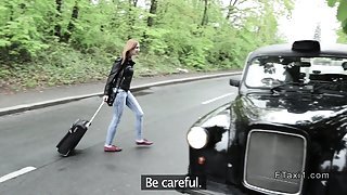 Czech babe bangs in taxi for free ride