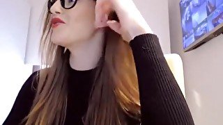 Ella Licious tests the waters on cam show - 2