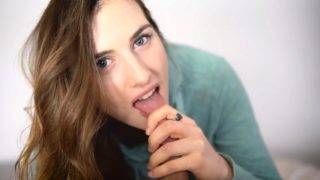 Beautiful eyes, beautiful blowjob