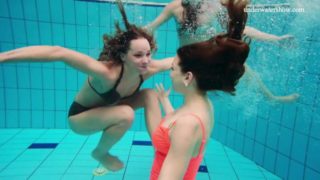 Hot underwater threesome